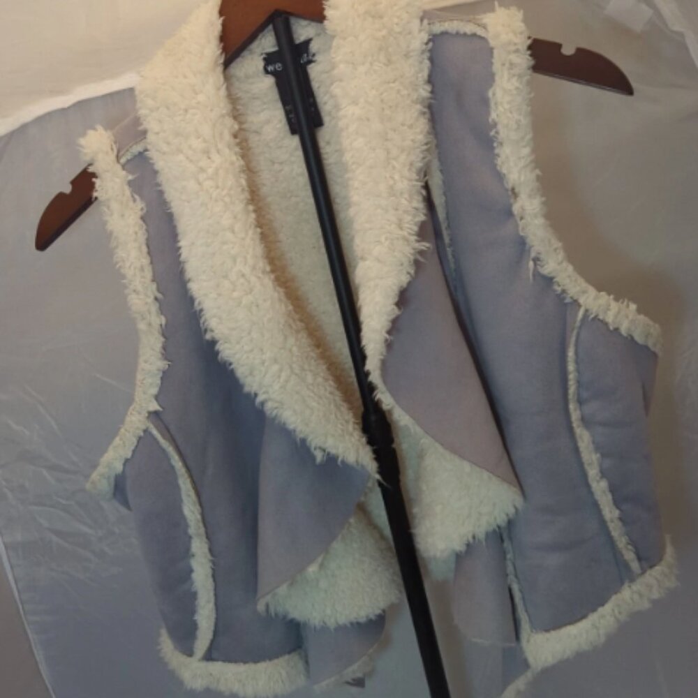 Wet Seal Women's Gray Cream Soft Faux Suede Sherpa Open Vest size L